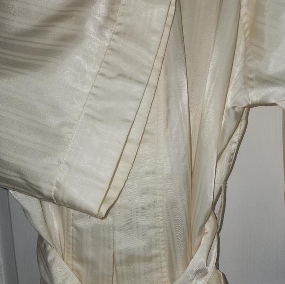 Christian Dior ivory robe one size tie front and pockets - Picture 7 of 7